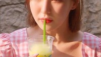 Di samping keahliannya tersebut, Wendy memanng doyan kulineran. Ia juga sering memperlihatkan momen makan dan minum di media sosialnya. Foto: Instagram