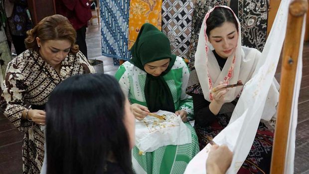 Merayu Trenggalek Fashion Day 2022 digelar di Museum Tekstil Jakarta. Salah satunya diisi dengan kegiatan belajar membatik.