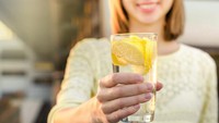 5 Efek Minum Air Lemon Tiap Hari, Bikin Langsing dan Pencernaan Sehat