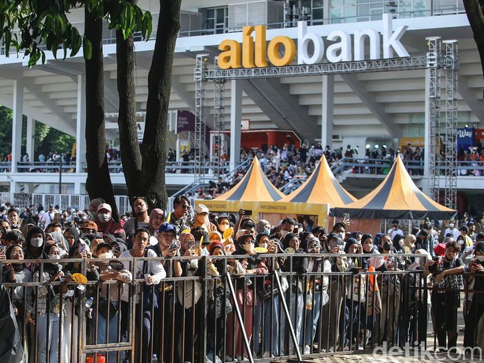 Keseruan Allo Bank Festival 2022 hari kedua sudah dimulai. Tak ketinggalan, DMasiv tampil menghibur pengunjung yang datang, Sabtu, 21/5/2022.