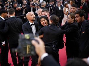 Wanita Tanpa Busana Terobos Red Carpet Cannes, Protes Kejahatan Perang Ukraina