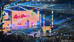 Red Velvet Tutup Panggung dengan Meriah, Red Flavor Membahana di Istora