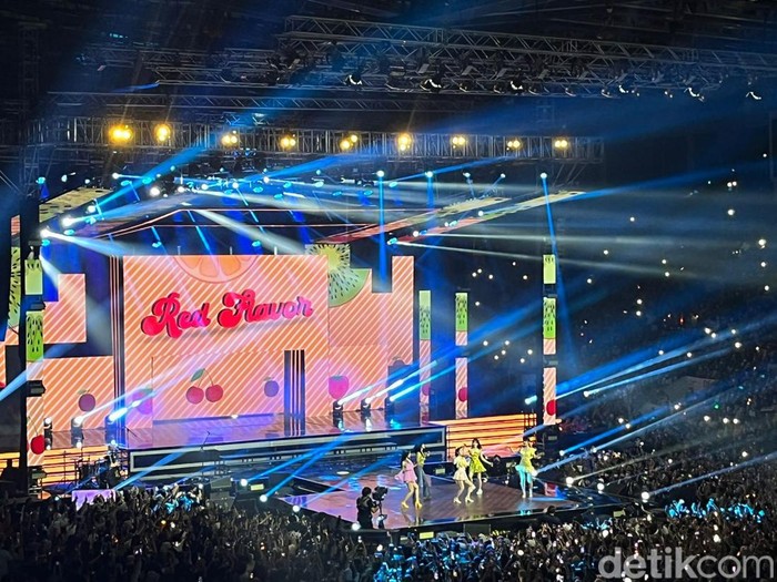 Red Velvet tampil membawakan Red Flavor di Allo Bank Festival hari kedua.
