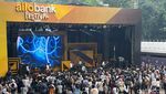 Wajib Ditiru! Antrean Rapi Reveluv Menantikan Red Velvet di Allo Bank Festival 2022