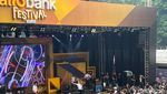 Wajib Ditiru! Antrean Rapi Reveluv Menantikan Red Velvet di Allo Bank Festival 2022