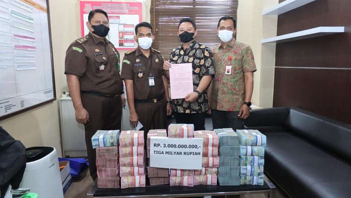 Anak usaha PT Pertamina kembalikan uang tunai Rp 3 miliar ke Kejati Banten terkait kasus proyek software fiktif.
