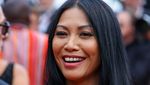 Anggun C Sasmi Glamor dengan Nuansa Emas di Cannes