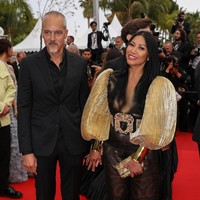 Anggun menjadi artis berdara Indonesia yang pertama kali muncul di Cannes Film Festival 2022. Ia dan suaminya, Christian Kretschmar, menghadiri pemutaran perdana film Top Gun: Maverick pada Rabu (18/5/2022). Bertaburan bintang, acara ini dihadiri para pemeran utama film tersebut seperti Tom Cruise dan Jennifer Connelly. (Foto: Stephane Cardinale-Corbis via Getty Images)