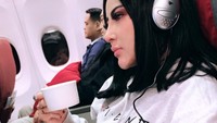 Mengenal sosoknya, Ayu Aulia merupakan seorang model sekaligus DJ cantik. Maka tak heran banyak momennya saat nongkrong di bar. Foto: Instagram Ayu Aulia