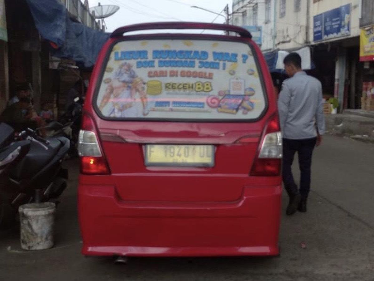 Uyda xotinim bilan guruh porno Kievdagi gey saunasi