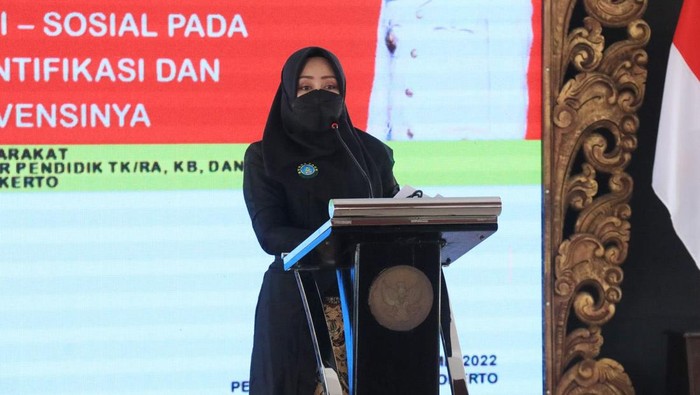 Bupati Mojokerto Ikfina Fahmawati