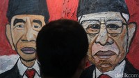 Kalau ini adalah salah satu lukisan karya Dafa Airotama Kumara. Lukisannya bergambar Presiden RI Joko Widodo dan Wakil Presiden RI Ma’aruf Amin. Dafa merupakan salah satu murid Kak Toto yang mengidap Autis. Dafa juga sangat gemar melukis wajah tokoh–tokoh berpengaruh di Indonesia.