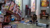 Ada sedikitnya 40 murid yang ikut menampilkan dari karya-karyanya yang berjumlah sekitar 80 karya Lukis terbaiknya.