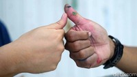 Tepatnya sejak tahun 2004, Kak Toto mulai mengajar Anak Berkebutuhan Khusus (ABK) dan terus ia tekuni hingga kini. Jika di prosentase, 80% murid kak Toto adalah Anak Berkebutuhan Khusus.