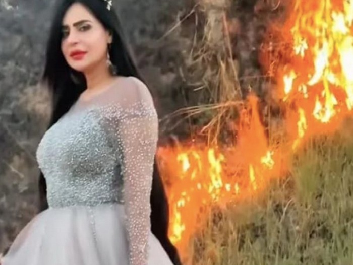 Foto influencer asal Pakistan, Humaira Asghar tuai kritik. Aksi influencer asal Pakistan, Humaira Asghar tuai kritik.