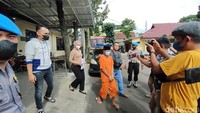 Kapolres Garut AKBP Wirdhanto Hadicaksono membenarkan terkait laporan pria beristri mencabuli dua orang kakek berusia 70 dan 79 tahun. Saat ini, pria tersebut telah diamankan petugas.