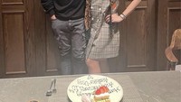Menikah sejak tahun 2012, hubungan keduanya selalu romantis. Setiap tahunnya bahkan mereka selalu merayakan anniversary atau ulang tahun pernikahan di restoran mewah. Foto: nstagram