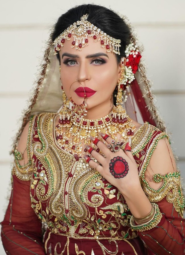 Selain bintang TikTok, Humaira juga dikenal sebagai selebgram dengan 481 ribu follower.  Foto: Instagram/@dollyofficial1