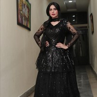 Humaira Asghar membantah klaim yang menyatakan kalau dia lah biang kerok kebakaran hutan tersebut. Dia menyatakan lokasi syuting video bukan di hutan maupun Taman Nasional melainkan di pinggir jalan tol.  Foto: Instagram/@dollyofficial1