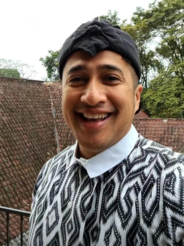 Irfan Hakim, Duta Angklung Bandung. Irfan Hakim, Duta Angklung Bandung.