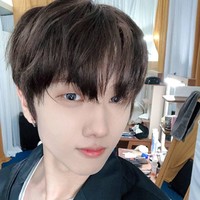 Sedangkan untuk riasan, kali ini para personel NCT Dream tidak menerapkan terlalu banyak warna sesuai dengan konsepnya.Foto: Twitter NCT Dream