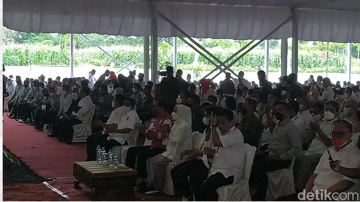 Jokowi dan Iriana tiba di Rakernas V Projo di Borobudur, Sabtu (21/5/2022)