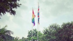 Kedubes Inggris di Jakarta Kibarkan Bendera Pelangi LGBT