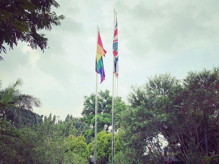 Kedubes Inggris untuk RI memposting dukungan atas LGBT