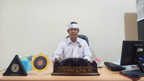 Ketua Parisada Hindu Dharma Indonesia (PHDI) Bali, I Nyoman Kenak, ketika ditemui detikBali pada Sabtu (21/5), di Kantor PHDI Bali di Jalan Ratna, Denpasar, Bali.