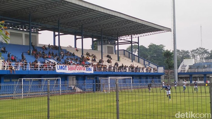 Latihan terbuka Persib Bandung di Stadion Sidolig