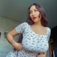 Louisa Khovanski berakhir menjadi model dewasa karena dia sulit mendapatkan pekerjaan di bidang lain. Itu karena ukuran dadanya yang wajar. Foto: dok. Instagram