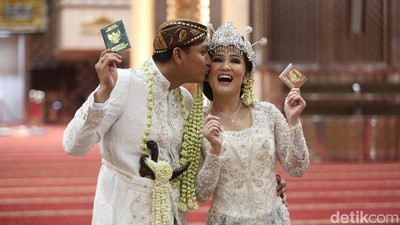 Potret Bahagia Masayu Clara Resmi Dipinang Qausar Harta