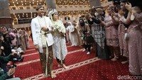 Sebelum akad, Masayu Clara dan Qausar Harta sempat menggelar prosesi lamaran. (Foto: Palevi/detikcom) 