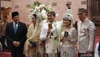 Saksi pernikahan itu adalah Ketua MPR RI Bambang Soesatyo atau Bamsoet dan Bupati Trenggalek Mochamad Nur Arifin. (Foto: Palevi/detikcom) 