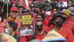 Massa Buruh Gelar Unjuk Rasa di Patung Kuda