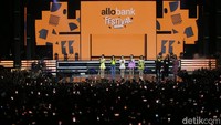 Games yang mereka mainkan adalah menebak kata kerja dalam Bahasa Indonesia. Masing-masing member Red Velvet diminta untuk seru-seruan menebak properti apa yang cocok dengan kata kerja yang diberikan oleh MC.