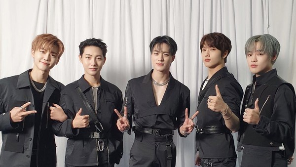 8 Foto Outfit NCT Dream di Allo Bank Festival, Makin Tampan Pakai Serba Hitam