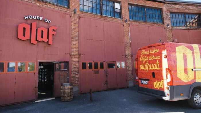 Pabrik Bir di Finlandia Bikin Bir Bertema NATO, Begini Penampakannya The Olaf brewery is pictured on May 19, 2022 in Savonlinna, Finland. - The local brewery decided to create a celebrative beer for Finland joining NATO. (Photo by Alessandro RAMPAZZO / AFP) (Photo by ALESSANDRO RAMPAZZO/AFP via Getty Images)