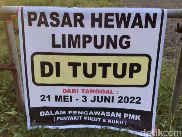 Pasar hewan Limpung, Batang ditutup, Sabtu (21/5/2022).