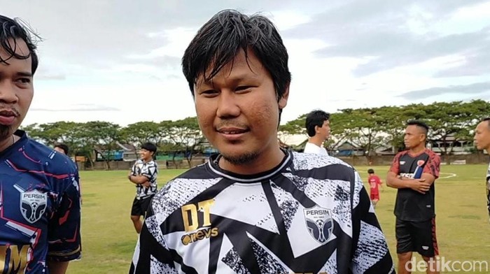 Pelatih Persim Maros Denny Tarkas