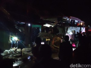 Pengemudi dan Penumpang Motor Tewas dalam Insiden Bus Maut di Ciamis