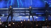 Selain Ari Lasso, tampil juga di atas panggung utama/indoor Allo Bank Festival 2022 hari ke-2 di Padi Reborn. Grup kawakan itu menyumbangkan dua lagu, Sobat dan Kasih Tak Sampai yang merdu sampai ke kalbu.