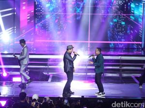 Penampilan Ari Lasso di Allo Bank Festival yang Bikin Pangling