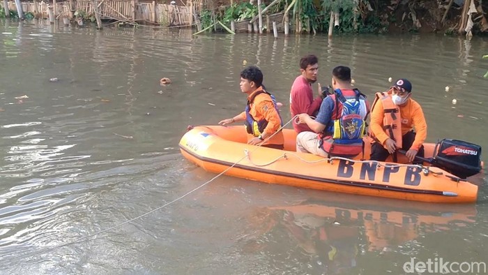 Pencarian ABG hilang di sungai Kota Pekalongan, Sabtu (21/5/2022)