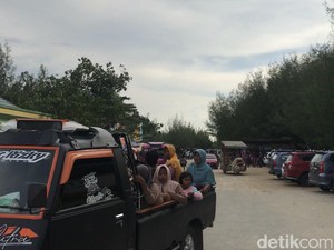 PPKM Makin Longgar, Pantai Karangjahe Rembang Dibanjiri Wisatawan