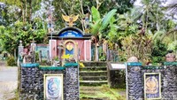 Rowo Bayu Banyuwangi menyuguhkan pemandangan telaga dan rimbunnya pepohonan besar dan hutan bambu. Di tengahnya terdapat telaga luas. Tak cuma sebagai tempat wisata, Rowo Bayu juga merupakan destinasi wisata sejarah.