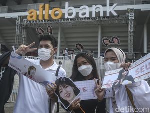 Potret ReVeluv Ramaikan Allo Bank Festival Hari Kedua