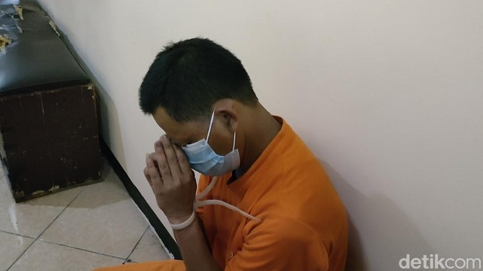 PUR (42) pria asal Garut yang mencabuli dua orang kakek