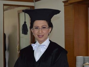 Profil 2 Perempuan yang Pernah Jadi Rektor UGM