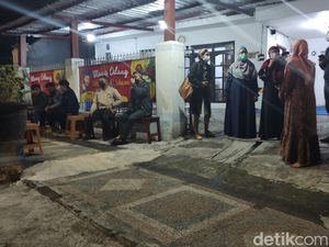 Momen Jenazah Achmad Yurianto Tiba di Rumah Duka